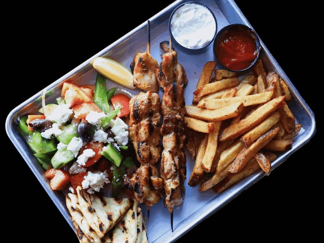 CHICKEN SOUVLAKI PLATE.